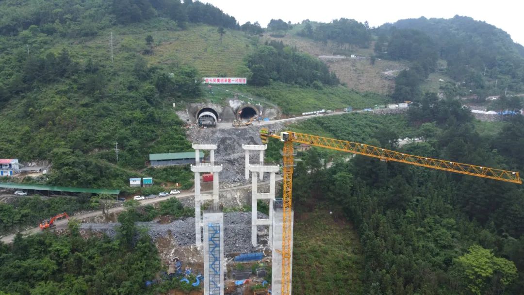 5月9日,在融安县桥板乡桂林至钦州港公路永福三皇至柳州段(永柳高速