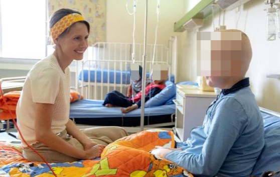 ▲阿斯玛患癌期间继续慈善工作