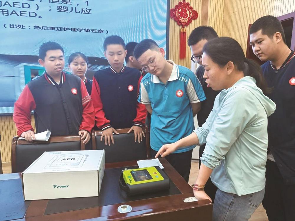 复兴中学开展急救知识培训