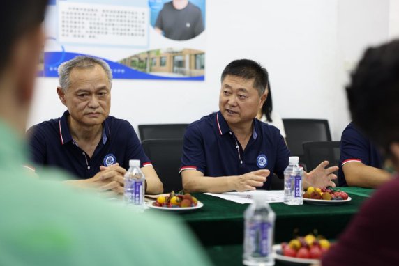 右一胜利油田首批胜利名师,东营市胜利第一中学初中部原校长甄熹尤其