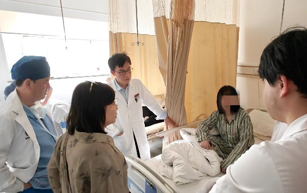 多学科协作"拆弹" 上海专家为年轻姑娘切除15公分胰头部巨大肿瘤