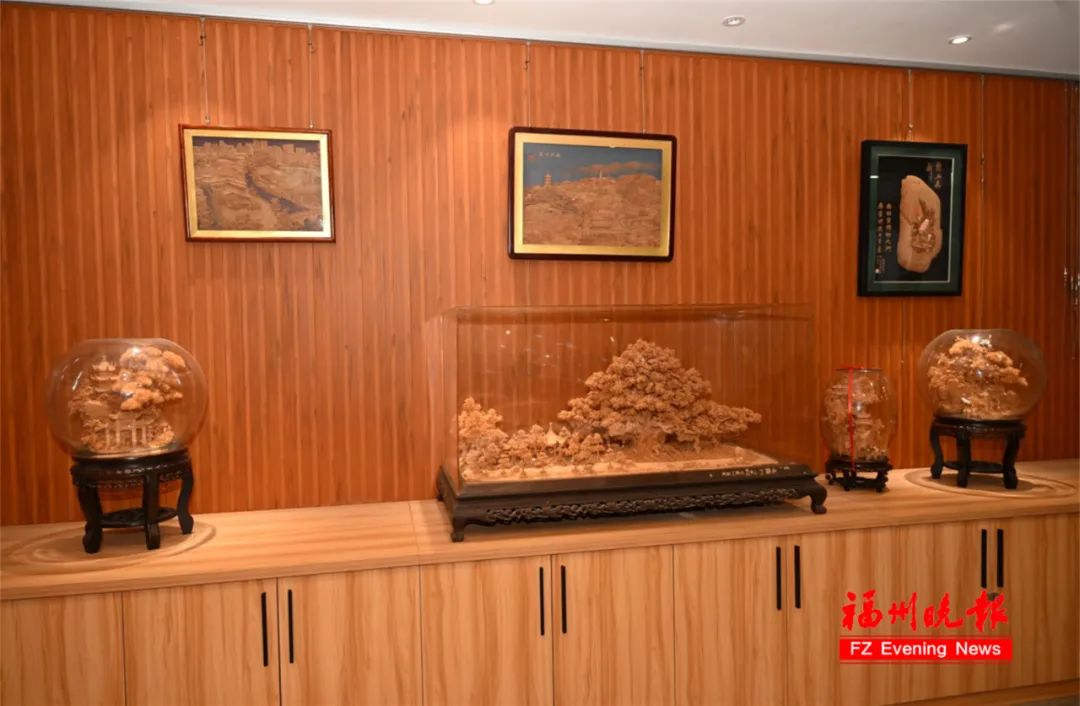 晋安区新店镇的福州西园软木画展示馆内展示的软木画作品。记者   叶诚 摄