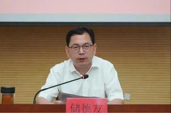 曾任泾县县委常委,组织部长 ,宣城市委组织部常务副部长,市委非公有制