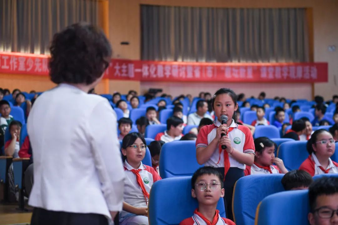 合肥市2024"举旗帜,送理论"思政宣讲走进合肥市南门小学湖畔花园