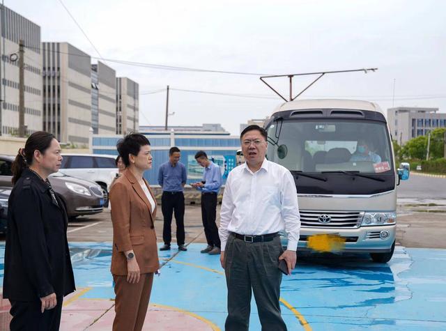 李泽龙赴企业开展工作调研