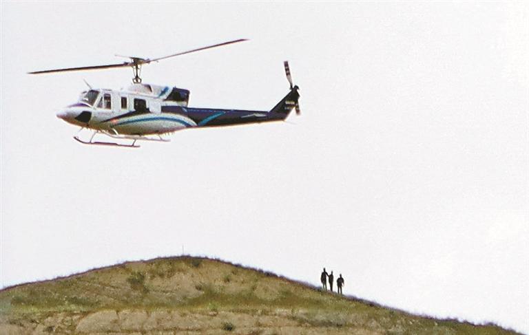 5月19日在伊朗和阿塞拜疆边境地区拍摄的照片显示，载有伊朗总统莱希的直升机起飞升空。新华社/路透