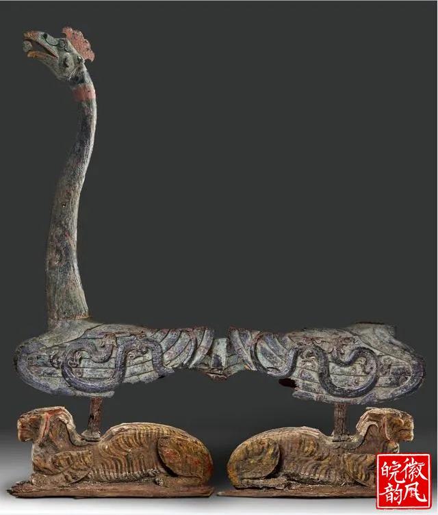 武王墩墓出土的凤鸟虎座鼓架。淮南市博物馆供图