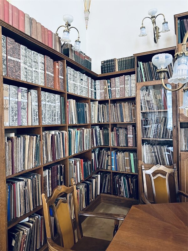 我们从李斯特音乐学院到李斯特故居博物馆,从国家歌剧院到下榻的面临