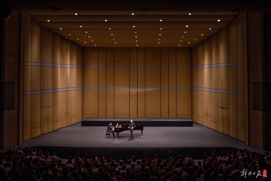 以爱为名,世界顶流男高音重返上海,引发乐迷观演狂潮