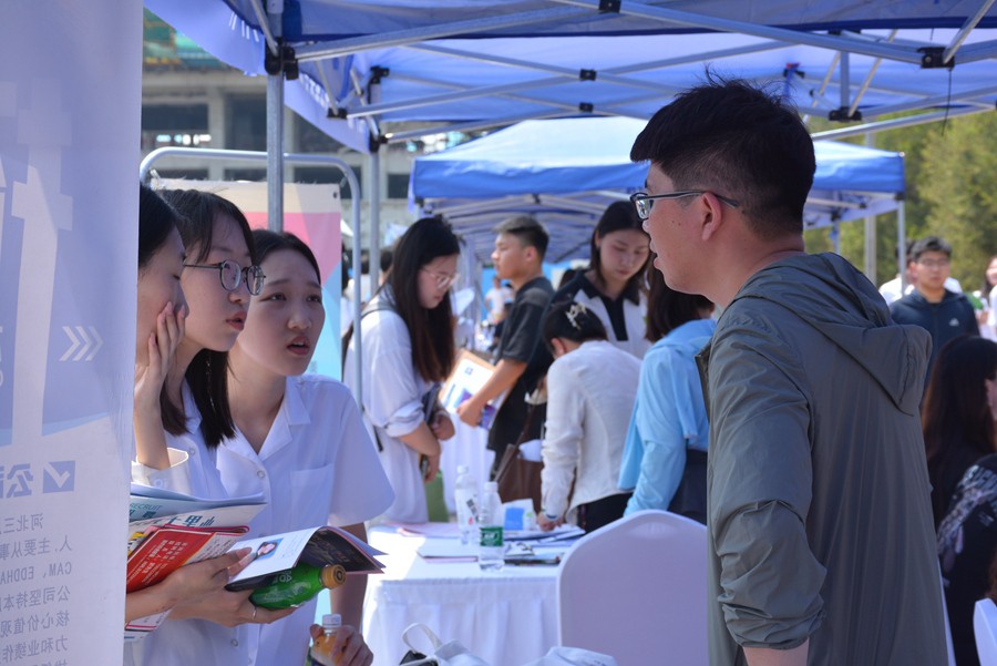招聘企业名单进行了充分准备,并顺利通过现场面试成功被沧州市一家