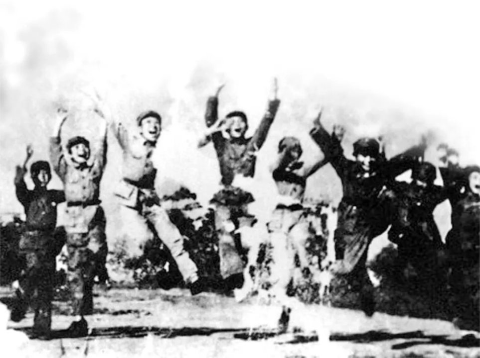 听到抗战胜利,台湾义勇队台湾少年团团员欢呼雀跃 图:全国台联台湾