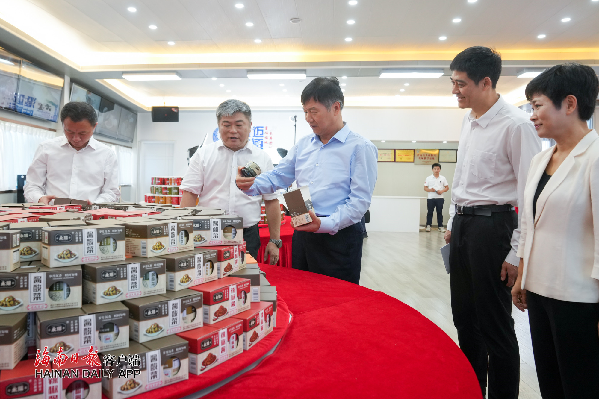 刘小明在澄迈县调研经济社会发展