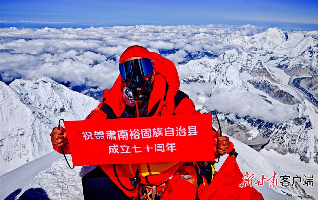 张掖青年马啸再次成功登顶珠峰!