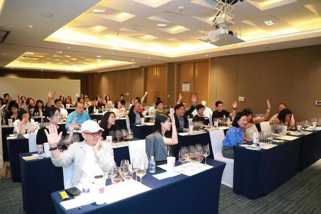 图二:2024中国葡萄酒发展峰会专场品鉴会现场