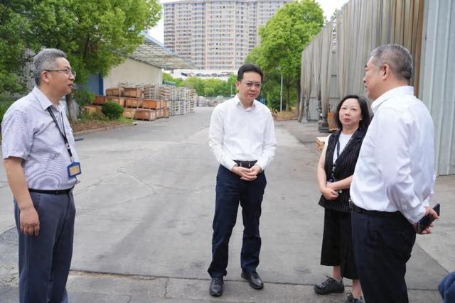 5月22日上午,区委副书记,区长王益群以不发通知,不打招呼,不听汇报,不