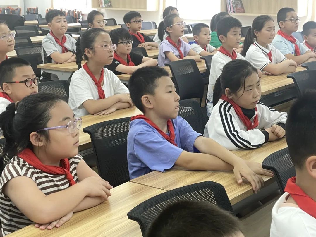 西安市新城区西一路小学开展"法治进校园"宣讲活动