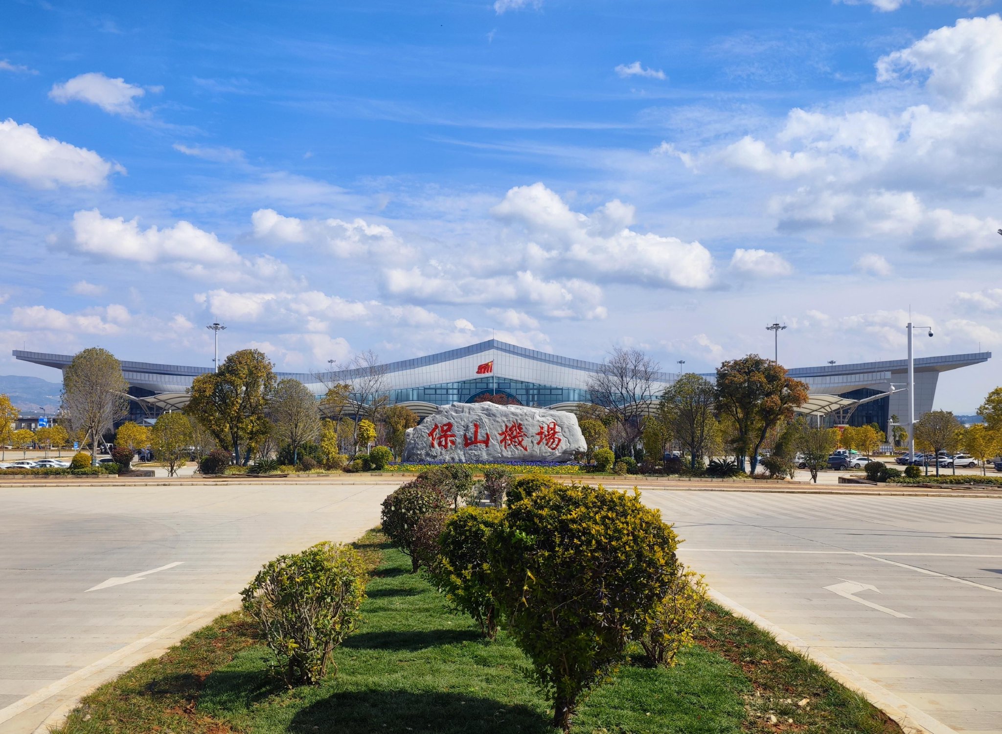 版纳机场每日中水量可达600吨,可以覆盖整个机场的室外绿化,芒市机场
