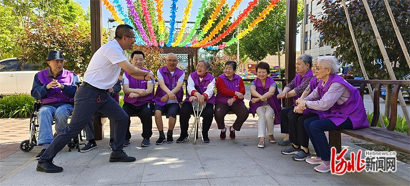 5月15日,在唐山市古冶区怡然安养院养老院里,来此安享晚年的京津老人