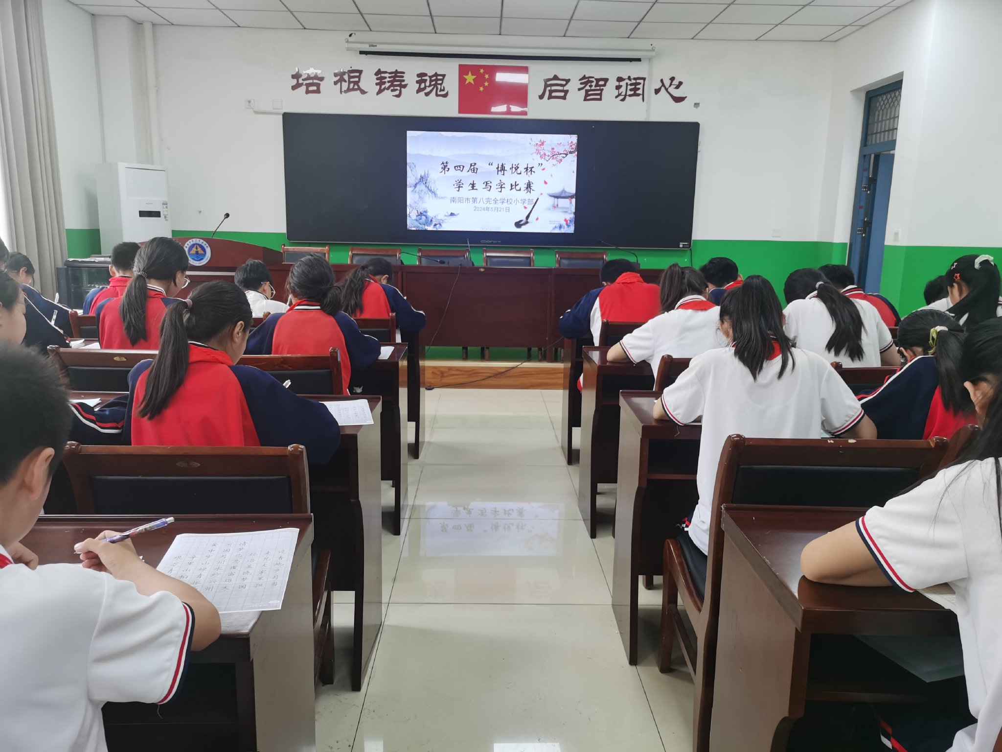 南阳市第八完全学校小学部开展"书法进校园"主题活动