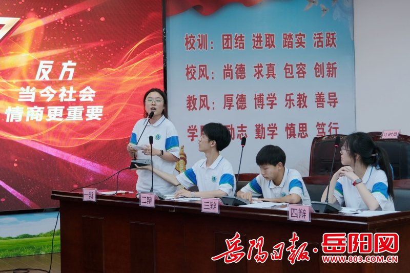 华容一中:载知行万里 辩声满校园