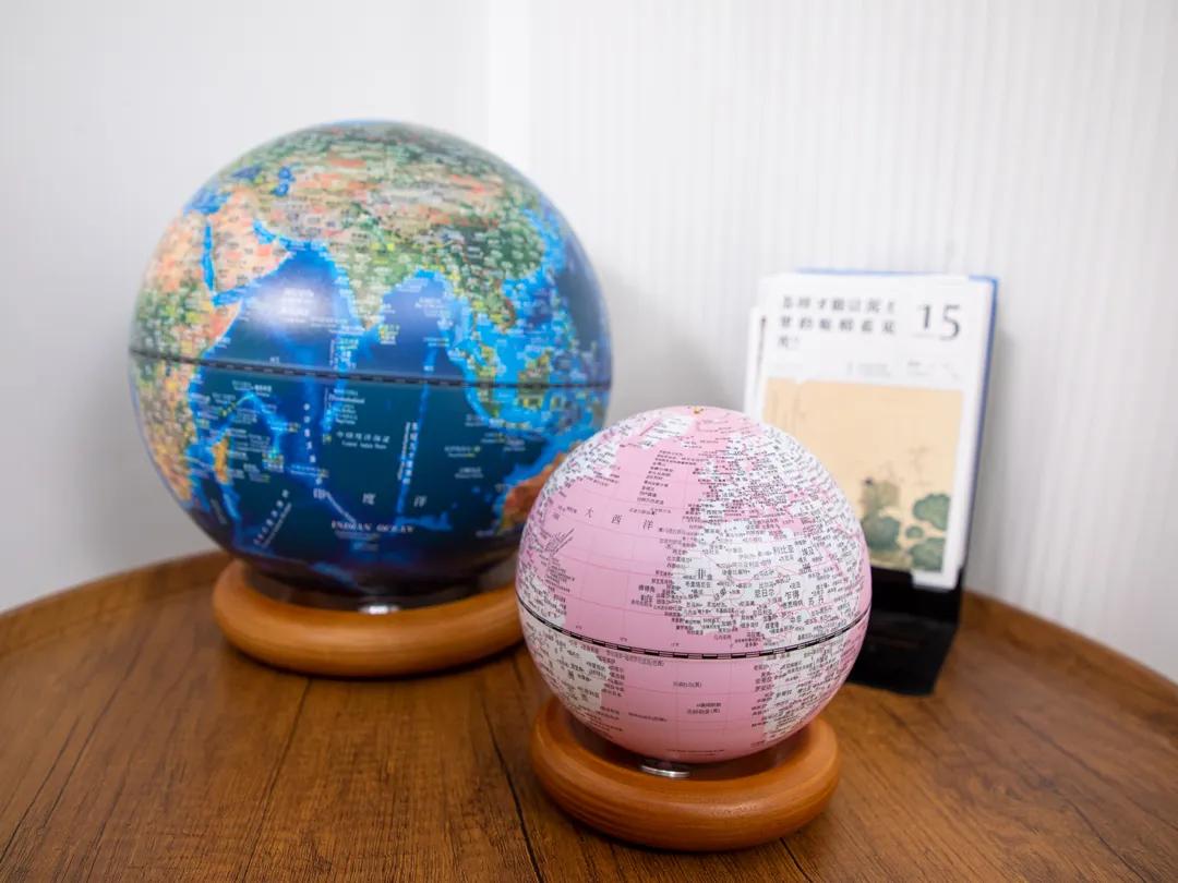 地球仪地图符合国家新版地图标准,而且通过了cqc认证,品质有保障!