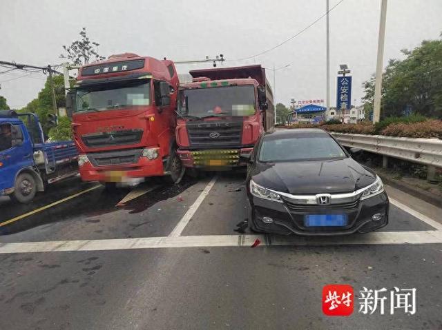 近日,胡某驾驶重型自卸货车沿205国道由北向南行驶至海宏大道路口,先