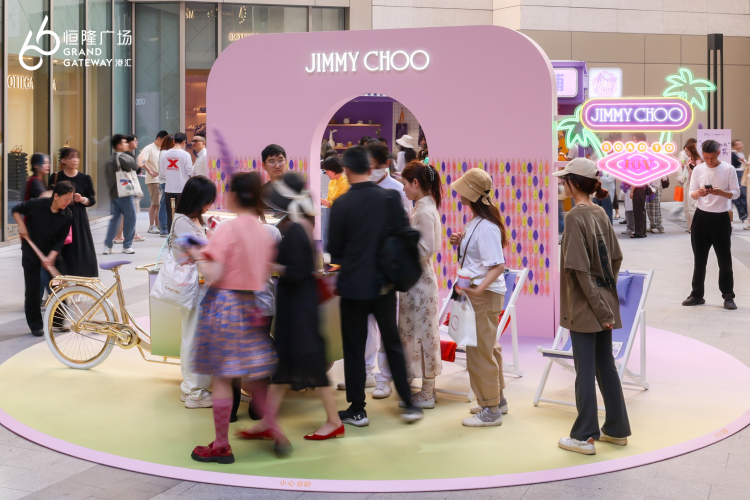 《爱情神话》在港汇恒隆上演,爱神夏至绘就沪上浪漫爱情图鉴