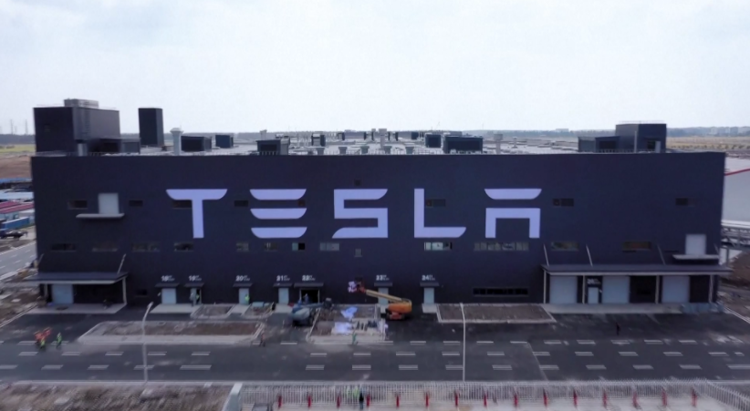 2023年4月9日，电动车生产商特斯拉在上海宣布加码投资，将在沪新建储能超级工厂。（图片来源：视觉中国）