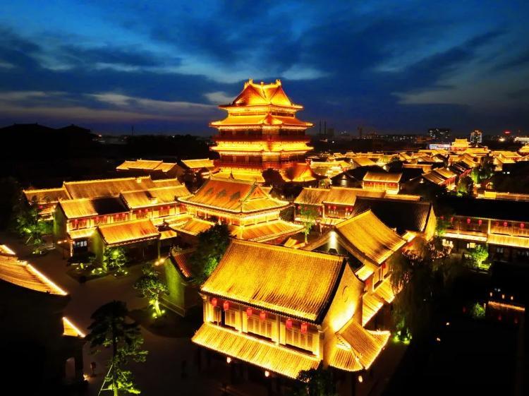 图为山东省日照市莒县莒国古城夜景灯光秀.新华社记者 范长国 摄