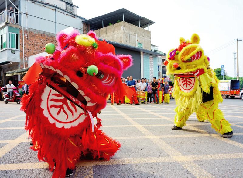 奏八音唱山歌舞龙舞狮  斑山庙会展现非遗魅力