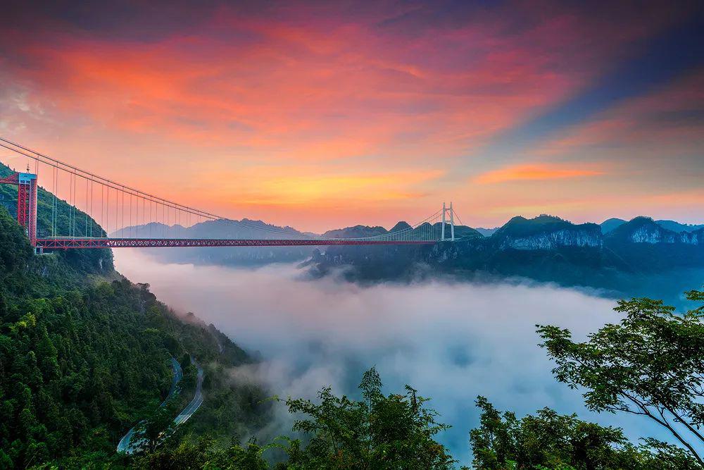 图为湖南湘西矮寨大桥