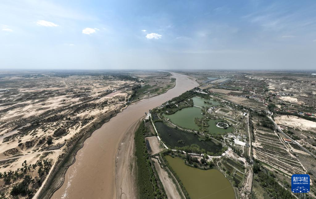 这是5月22日拍摄的黄河内蒙古托克托县河段两岸景色(无人机照片).