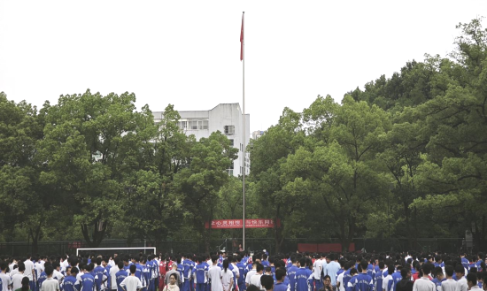 九江市同文中学举行升国旗仪式