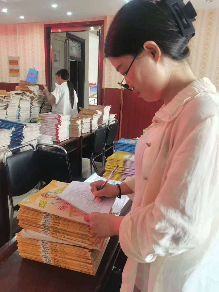 抓常规,促教学 ——南阳市方城县杨楼一中第二次作业检查