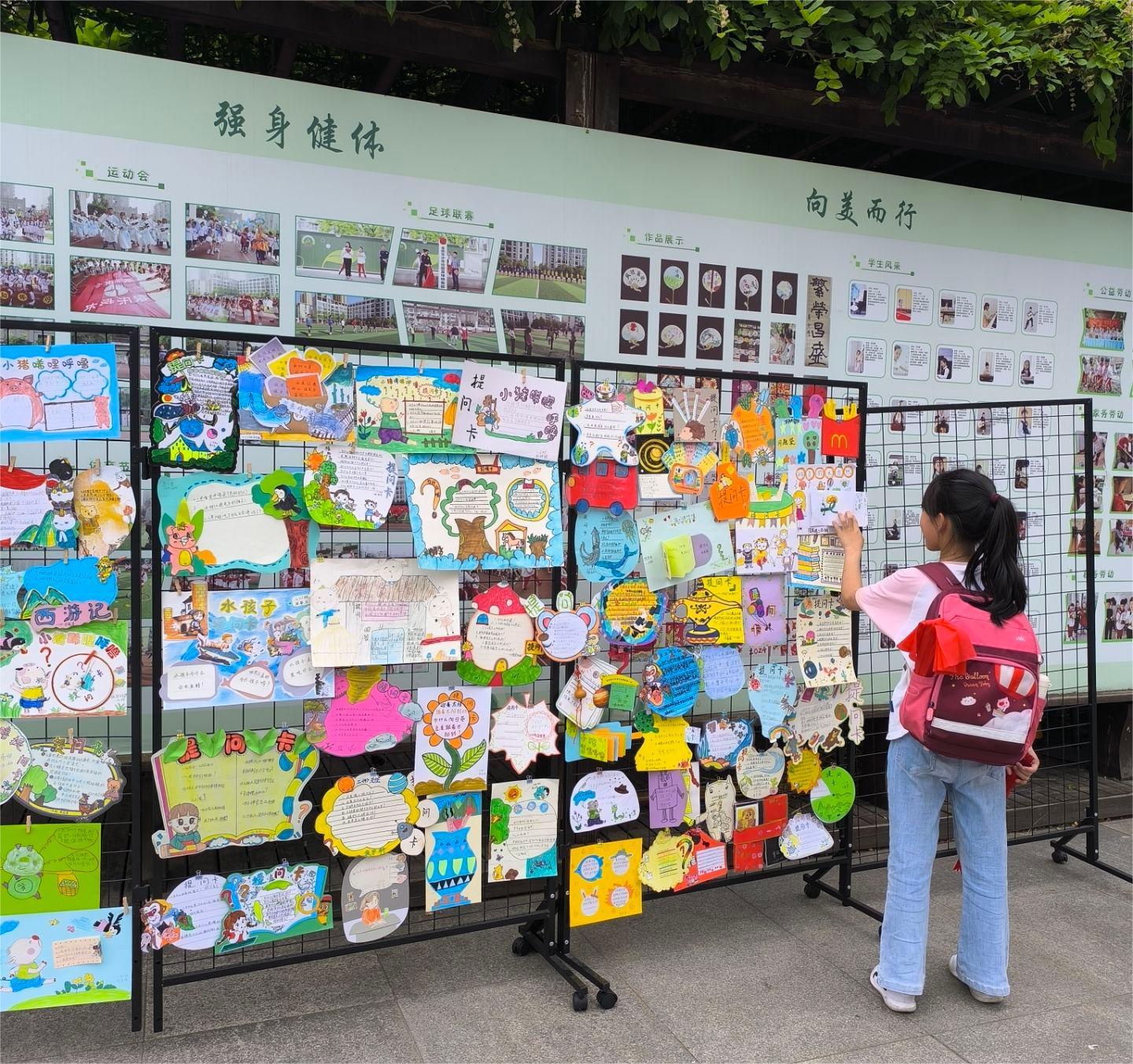 学生们用自己的语言和方式,将阅读过程中的疑问和感想记录下来形成