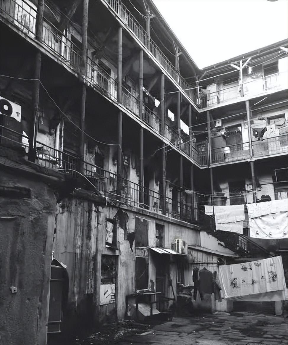 老照片家话青岛75年居住变迁时光流转中的幸福印记