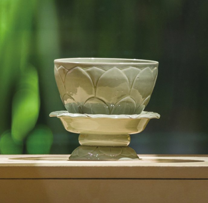 秘色瓷莲花碗