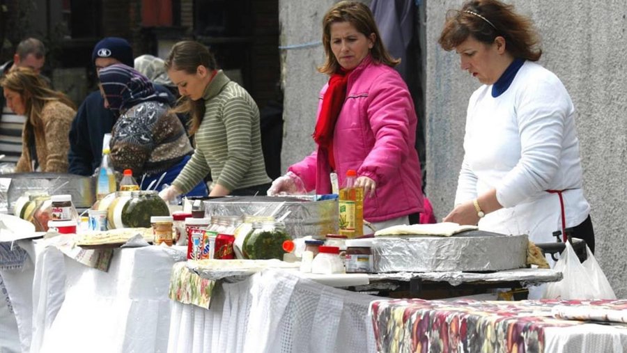 在上海逛展,找个外语导游为何有点难