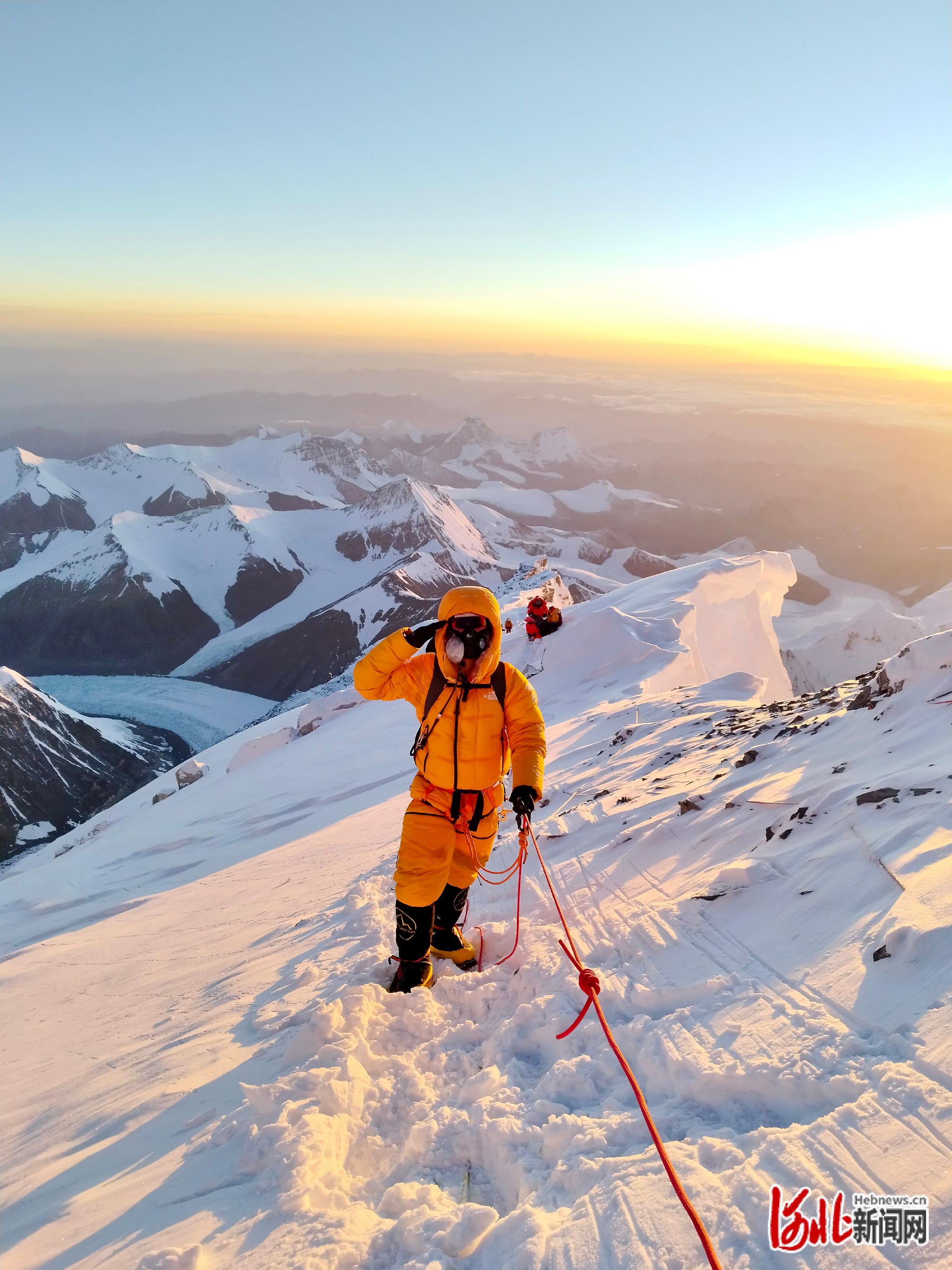 打破国内"南北双登"珠峰最小年龄纪录|珠穆朗玛峰_新浪财经_新浪网