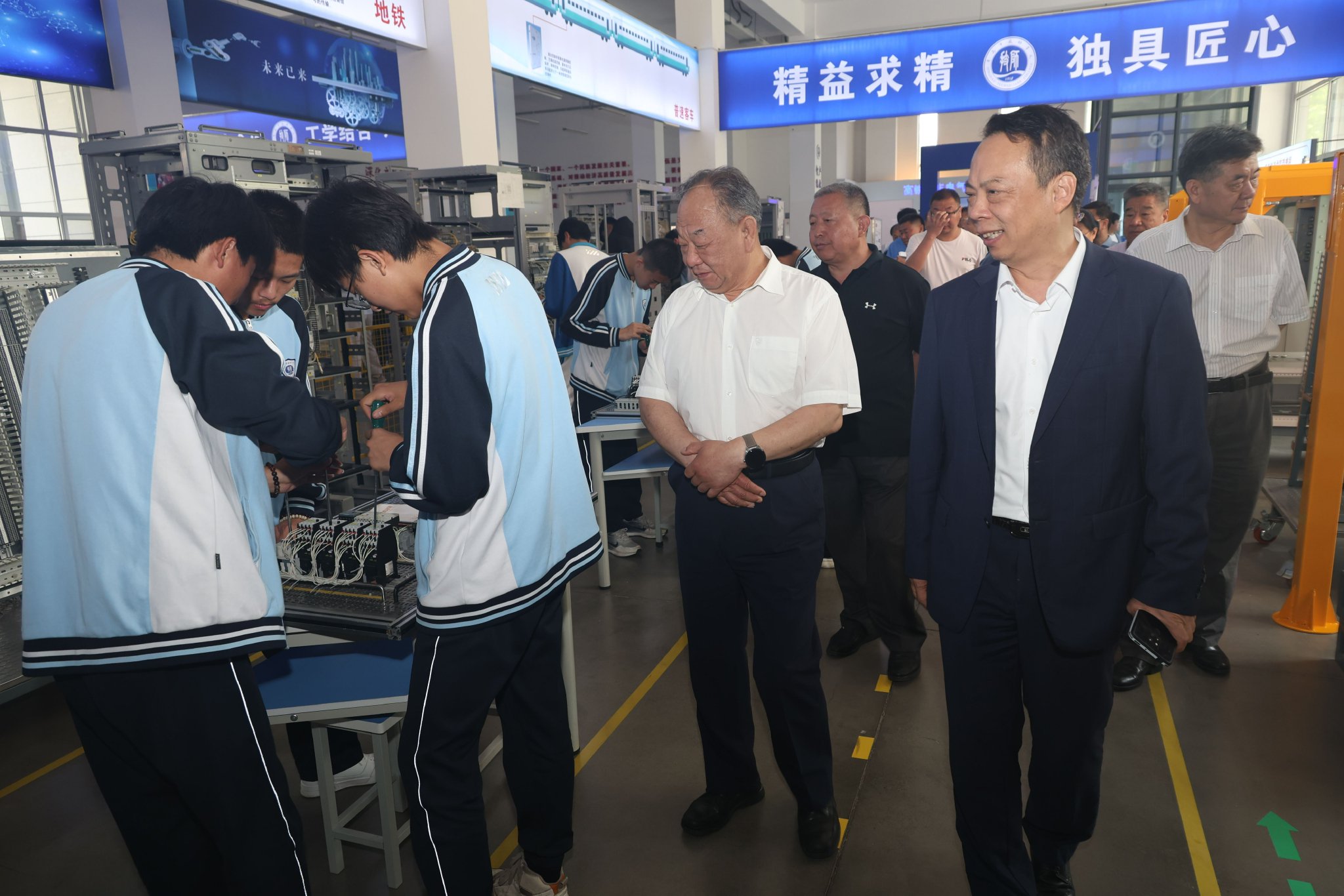 山东省人力资源发展促进会技工教育专业委员会在青岛市技师学院成立