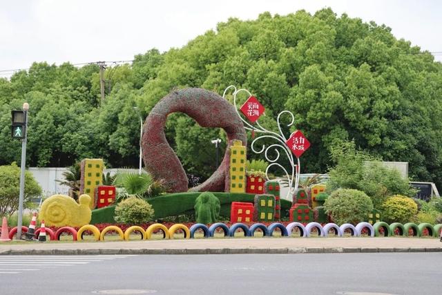 浪漫花墙,五彩轮胎,绚丽墙绘……金山这儿真美呀!