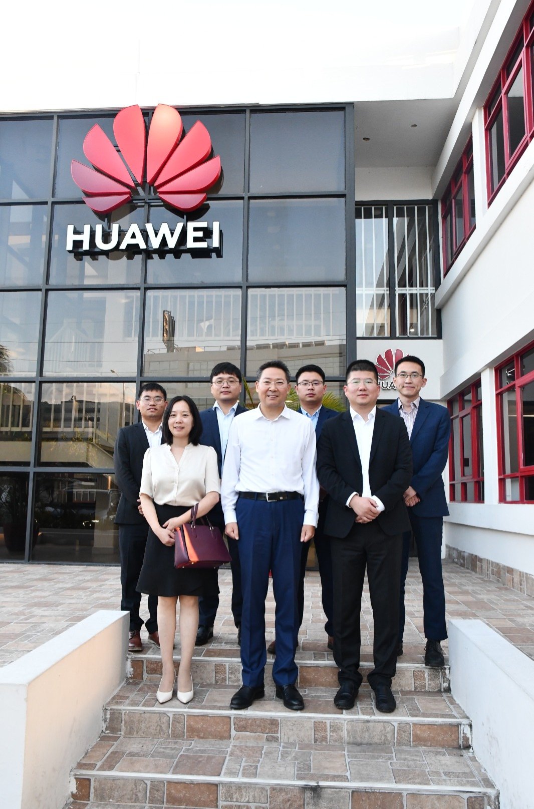 驻牙买加大使陈道江走访华为牙买加办事处