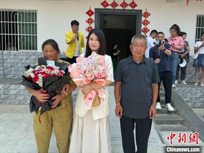 四川绵阳:3岁女童被拐35年后终回家团圆