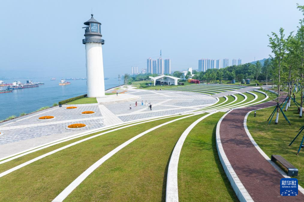 肖艺九 摄6969地处湖北宜昌市猇亭区的灯塔广场原为磨盘港砂石