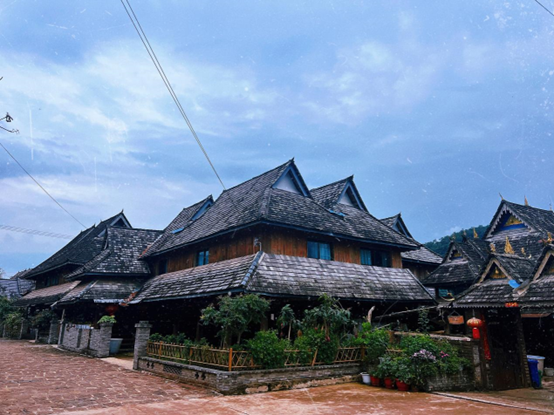 来三江环绕的普洱江城县 感受如画的民族风情