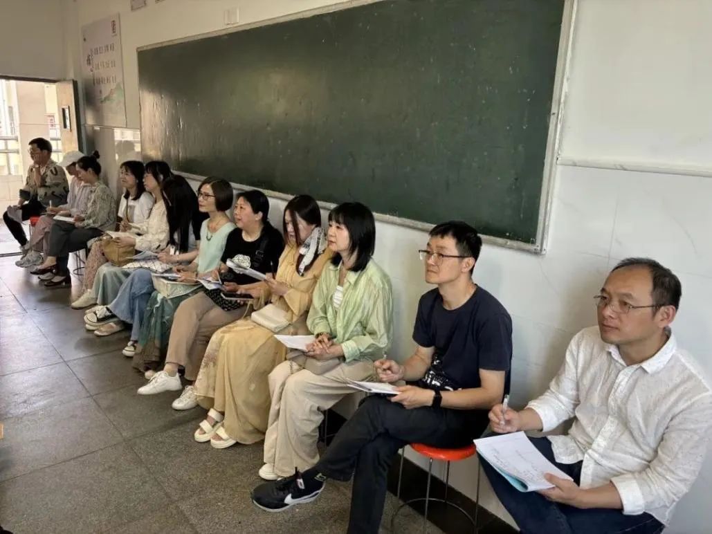 5月13日,由九江市第七中学金燕群老师的高中美术名师工作室制定的第