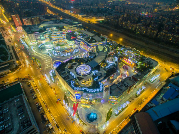         图为成王人大悦城夜景