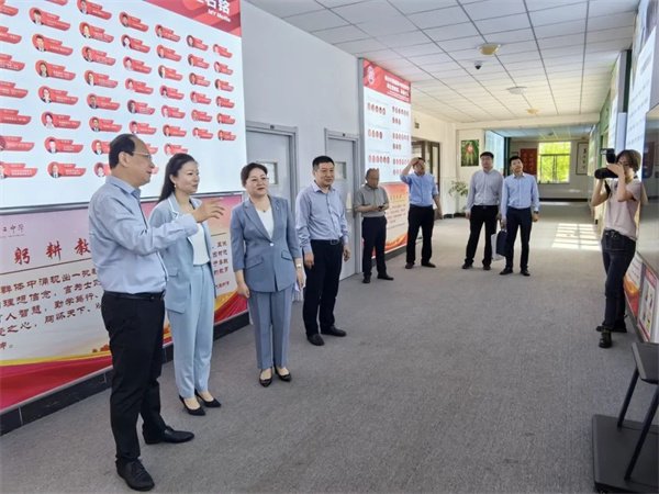 滨州医学院为烟台二中授牌优质生源基地