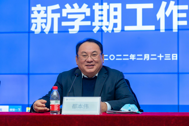 严喜鹤曾任葫芦岛市委常委,市纪委书记,葫芦岛市委副书记,政法委书记