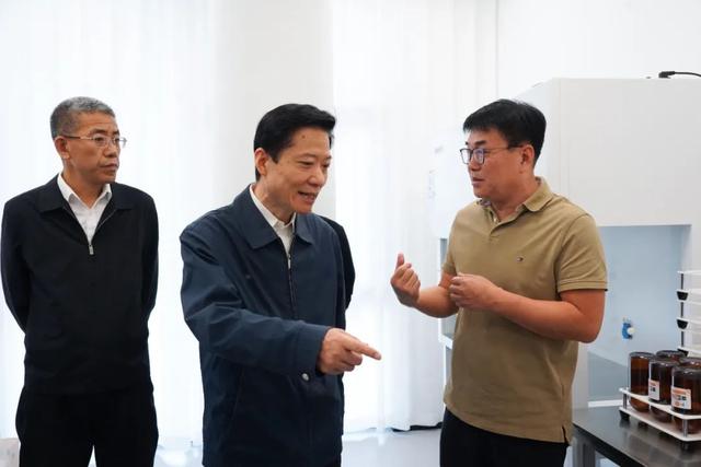 区委书记陆方舟针对生态环境曝光问题开展"四不两直"检查